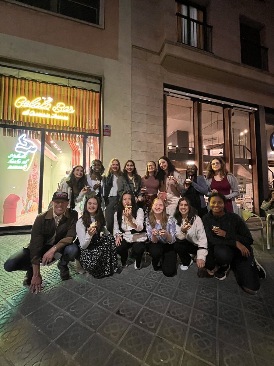 HBSpain's tweet photo. The most appropriate way to celebrate your last night is by getting gelato of course!!! ❤️ Buenas noches Barcelona ! https://t.co/M1qaQEZovS