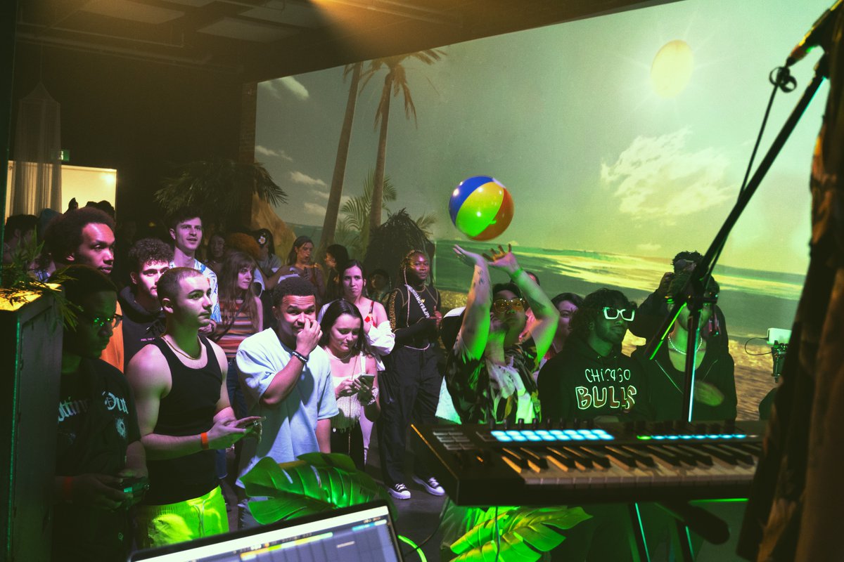 Day time to night at Bahay Island 🌴☀️🌌

#bahayisland #bahayisland2023 #bahaycollective