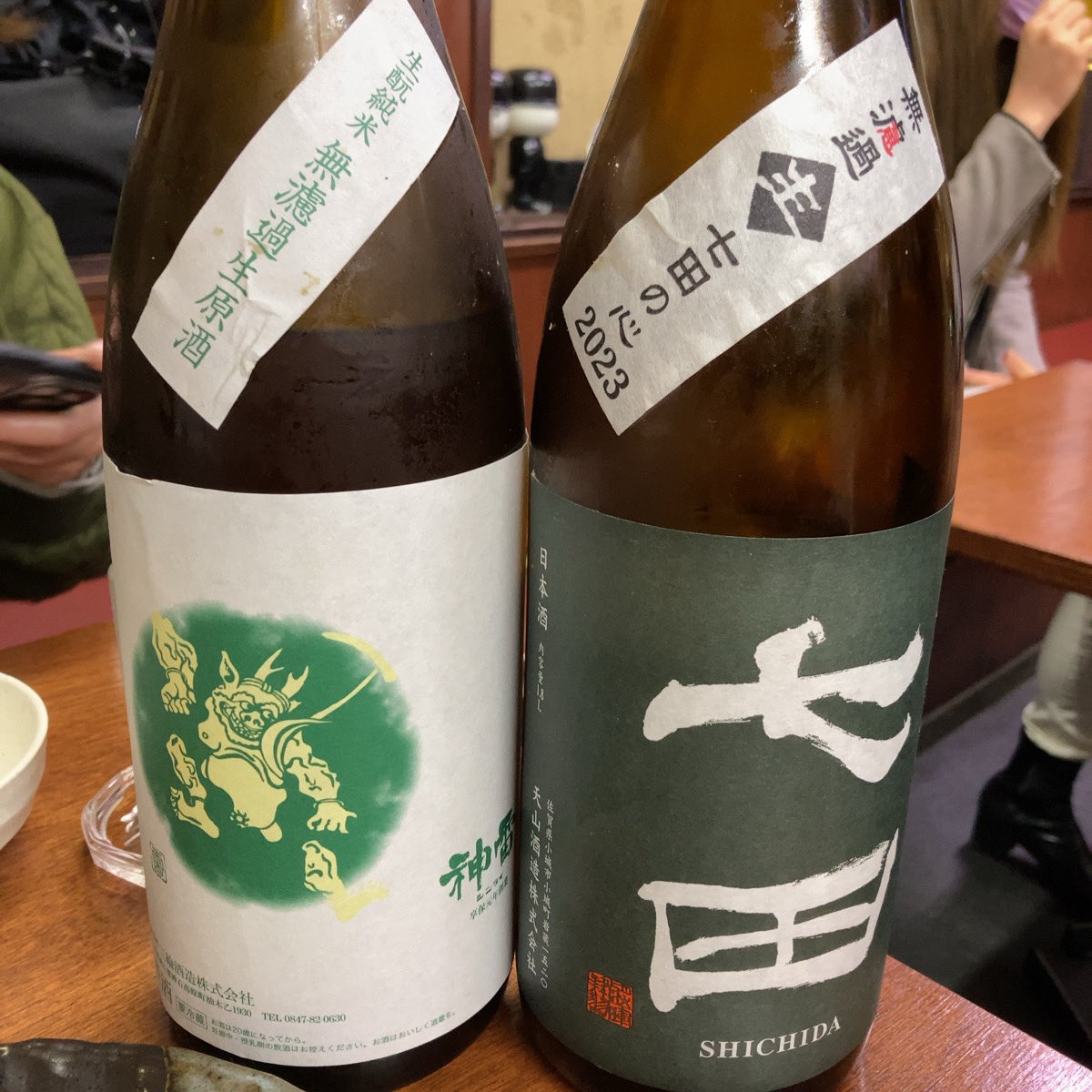 yoswht's tweet photo. ビールの後は日本酒で。赤ナスの揚げ出し、鶏ハムの実山椒巻き、ズッキーニの肉巻きフライを追加。
#一やのごはん https://t.co/DCxE1NKAol