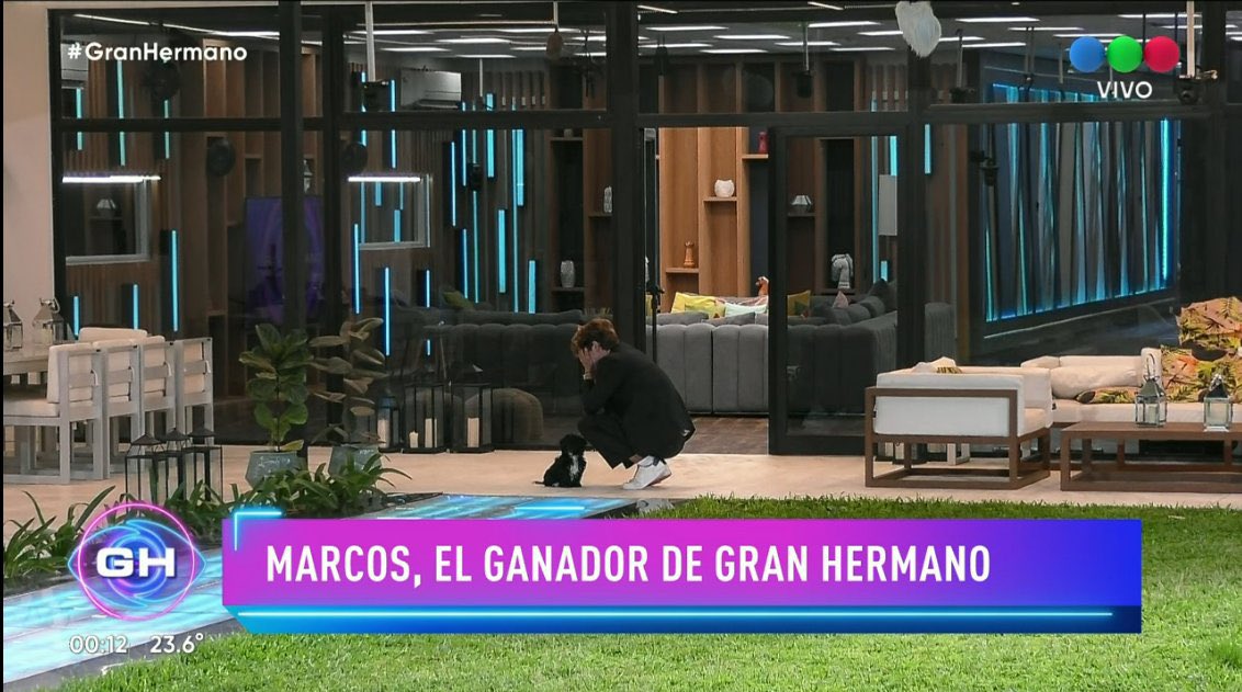 Dios, patria y familia con un perrito