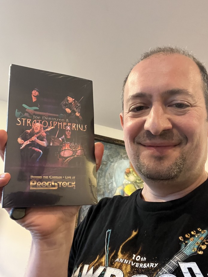 LeightonMedia's tweet image. My friend and artist @JoeDeninzon unboxing his upcoming #boxset - Live at #ProgStock on @MusicIsOurVoice. May 19 album release.  We&apos;re promoting already. Get ready, #World. #ProgRock #ElectricViolin #Viper #LiveMusic #BehindTheCurtain  @stratospheerius