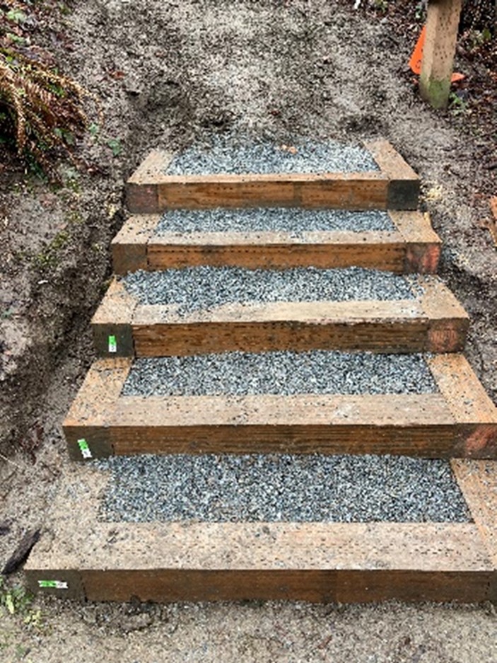 SeattleParks's tweet photo. A shout out to crews who have been working with the Washington Trails Association to install box steps at Lake People Park. Though this job ran into many obstacles, crews are continuing to finish the project and are determined to win!
#ParkProud https://t.co/q42MfKR0GR