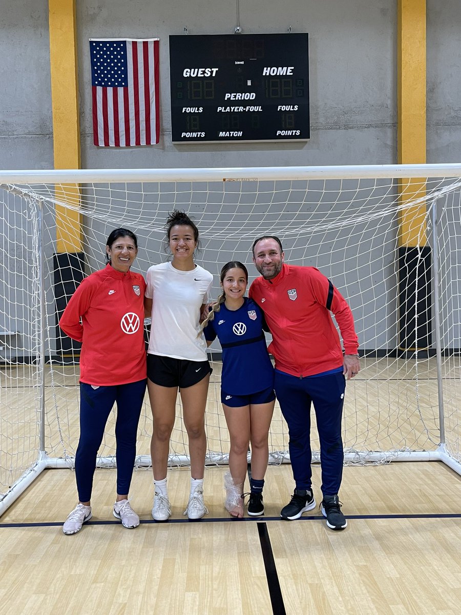 Brooke Ahern tweet media