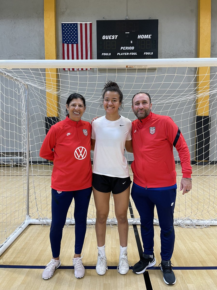 Brooke Ahern tweet media