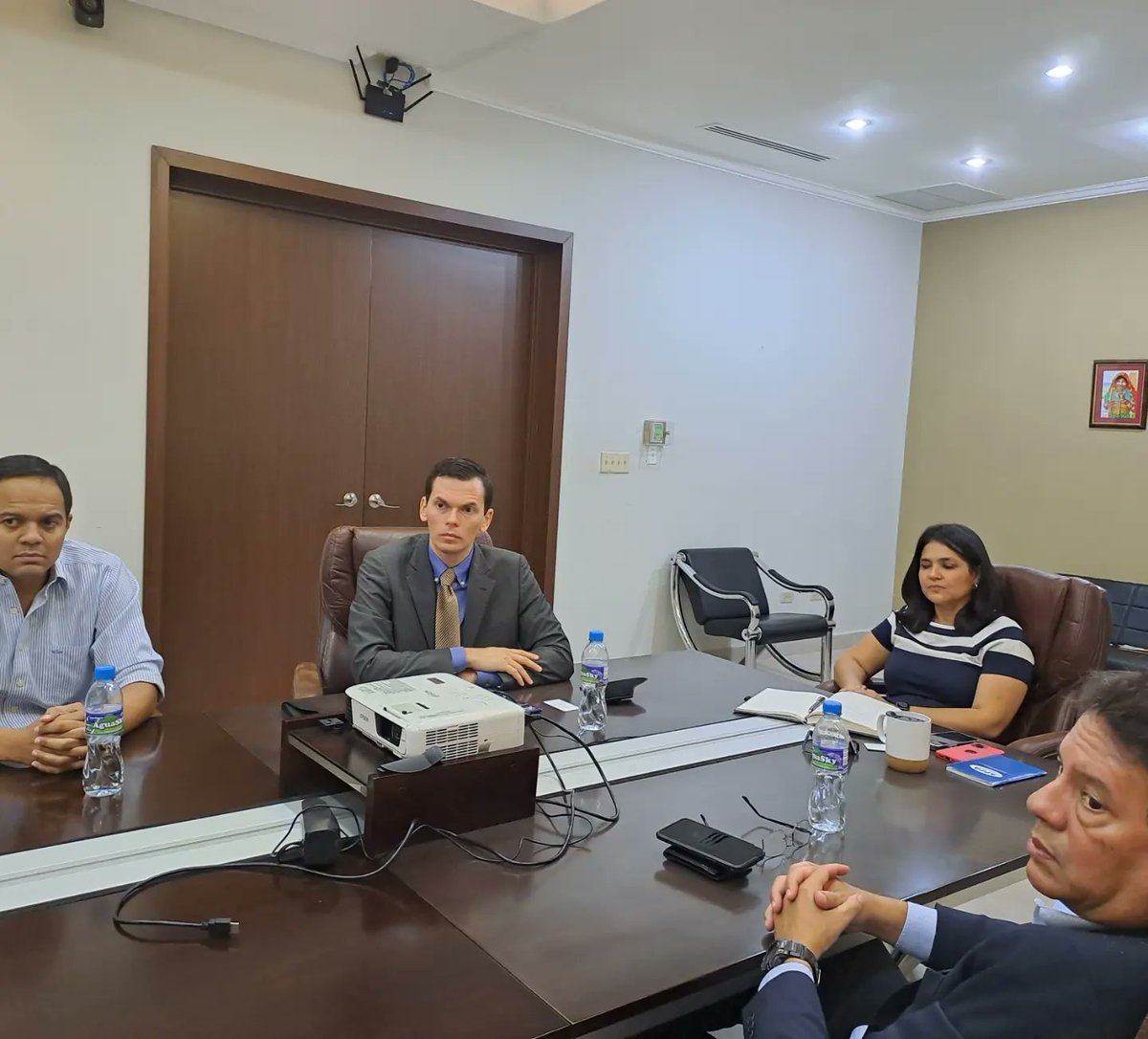 El papel de Aduanas en el proceso de importación de armas fue el tema abordado en una reunión con representantes de  <a href="/AppaPanama/">APPA - Panamá</a> 
La directora <a href="/tayrabarsallo/">Tayra Barsallo</a> aclaró procesos establecidos por ley cuando estos productos llegan al país con el fin de evitar la proliferación ilegal.