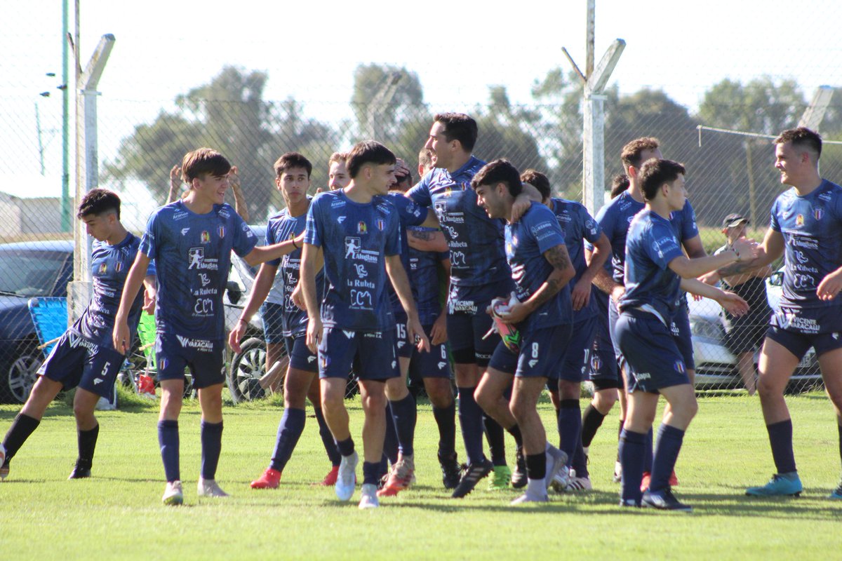 DiegoMongay's tweet photo. Feliz de poder seguir defendiendo los colores del #EquipoDelPueblo !!
El objetivo es crecer partido a partido para poder volver a ser protagonistas!!
Gracias Agustina Funes por retratar cada momento de la Historia Reciente del #Lefu 💙📸🙌 https://t.co/drqBvM2jDo