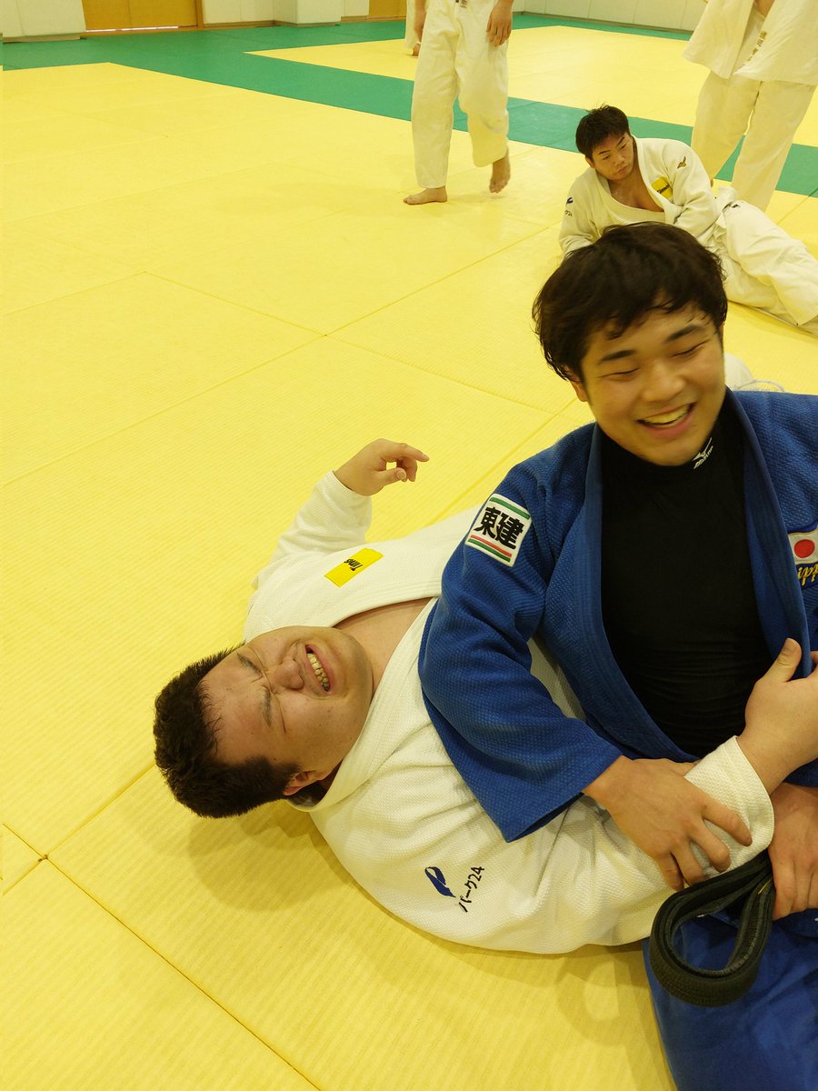 PARK24_JUDOCLUB's tweet photo. 練習後にじゃれ合う長澤憲大選手と松村颯祐選手！

#練習後
#長澤憲大
#kentanagasawa
#松村颯祐
#sosukematsumura
#パーク２４柔道部
#PARK24judo
#パーク２４
#PARK24
#柔道
#judo
#judô https://t.co/COlLrtyAxs