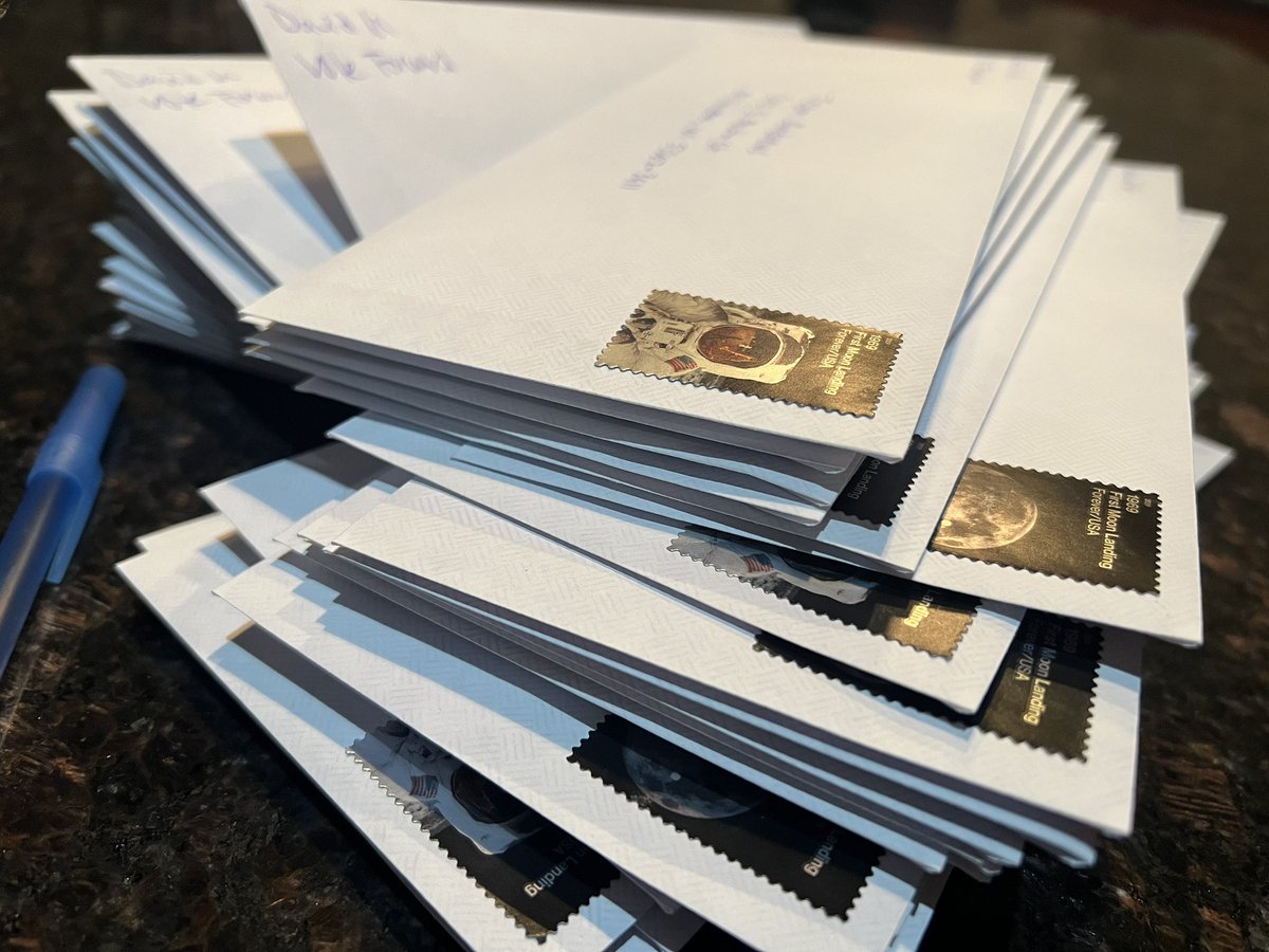 davidmill's tweet photo. Finished writing my 40 @votefwd @swingleft letters to WI voters listening to the motivational words of @benwikler @EricHolder @yasminradjy on the importance of the April 4 WI Supreme Court election! 🗳️💌

You can get involved now thru Election Day: https://t.co/7jO4asupyo https://t.co/yUU5z4ECjK