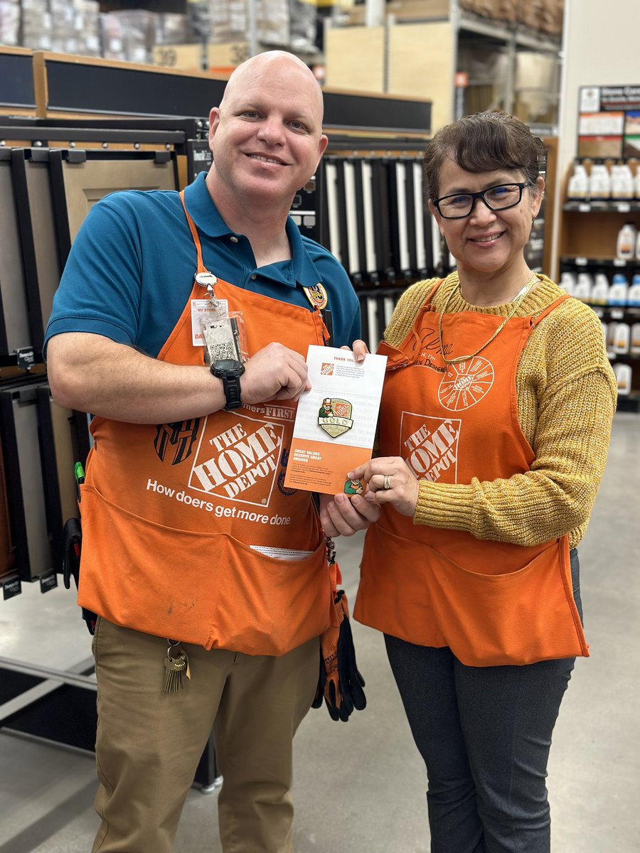 Brandi6371's tweet image. Homer Awards and Milestones at #485!! Celebrating our associates 🎉 
#CelebrateYOU 

 @Edmond0485 @NagyAndrew @ShawnMinkner @SandraD2429 @DepotRob @aboutthepigskin 

#PMDPeopleFirst 
#D287WeAreTheBar #D287StrongerTogether
#FearUs485