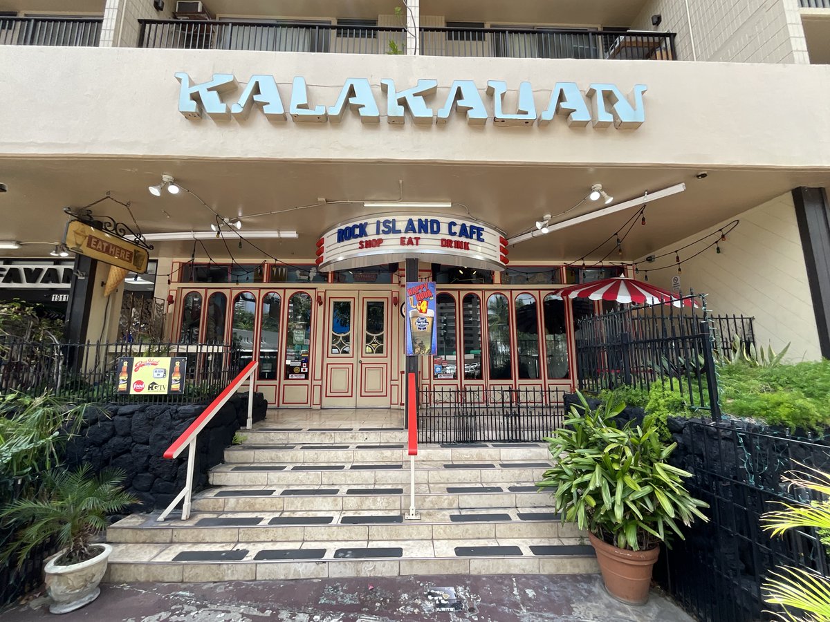 hawaii_isla808's tweet photo. Walk around Waikiki today. #hawaii #waikiki #oahu #rockislandcafe #fortderussy https://t.co/C5idy3mahl