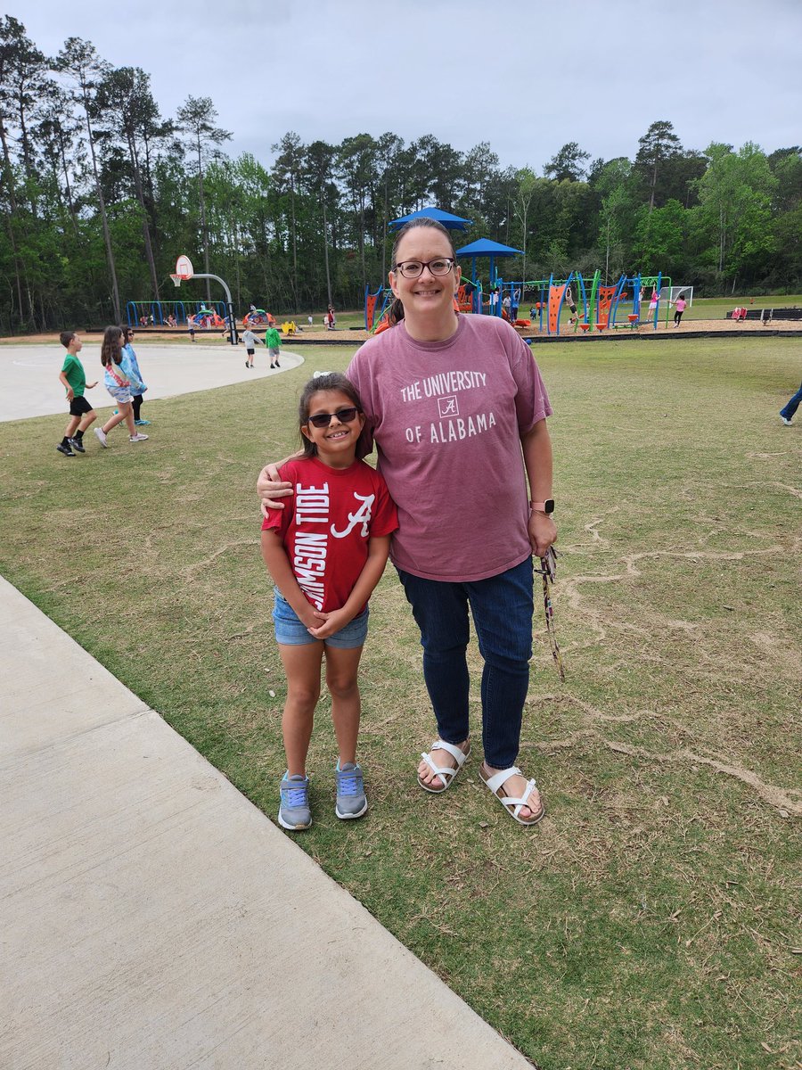 SusanRussell07's tweet photo. We are in the middle of A&amp;M country but we will say ROLL TIDE!  @WISDLagway @AlabamaFTBL @UA_Athletics @UofAlabama https://t.co/1TmTFO6YLI