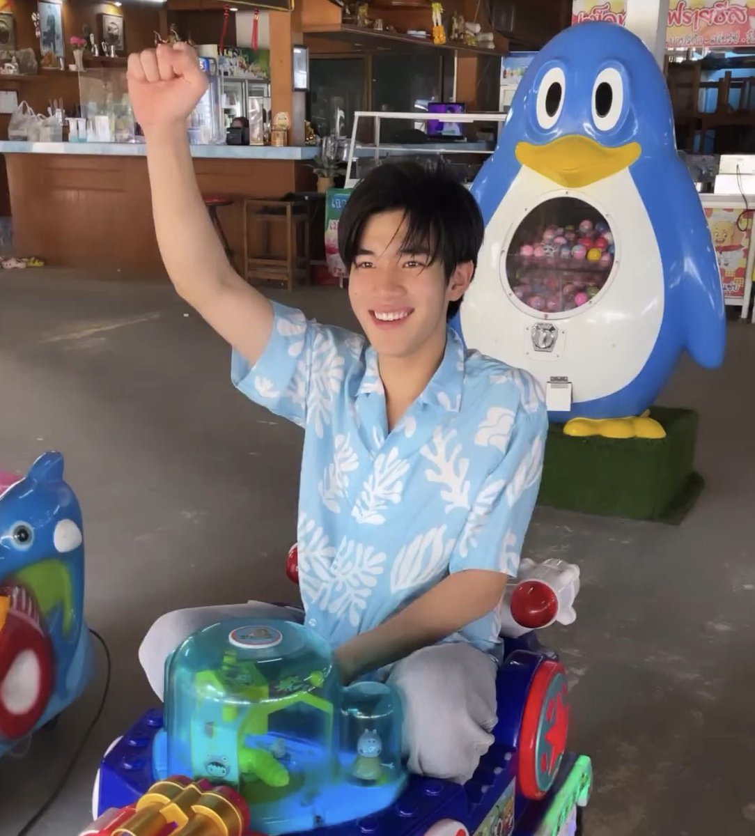 crushon9x's tweet photo. ร้องไห้แน้วค่ะ น้องโฟร์ทน่ารักม้าก 😭😭😭 มามุงกันด่วนคับด่วนน y___________y ฮือออ เล่นแน้วยิ้มแฉ่งยิ้มหวาน อยากซื้อให้เร่นคนเดียวไปเลยอ้ย เด่กจิ๋ววว T_______T 🥹💘🥹💘 

#GmmtvOuting2023 https://t.co/MDphinSPWK