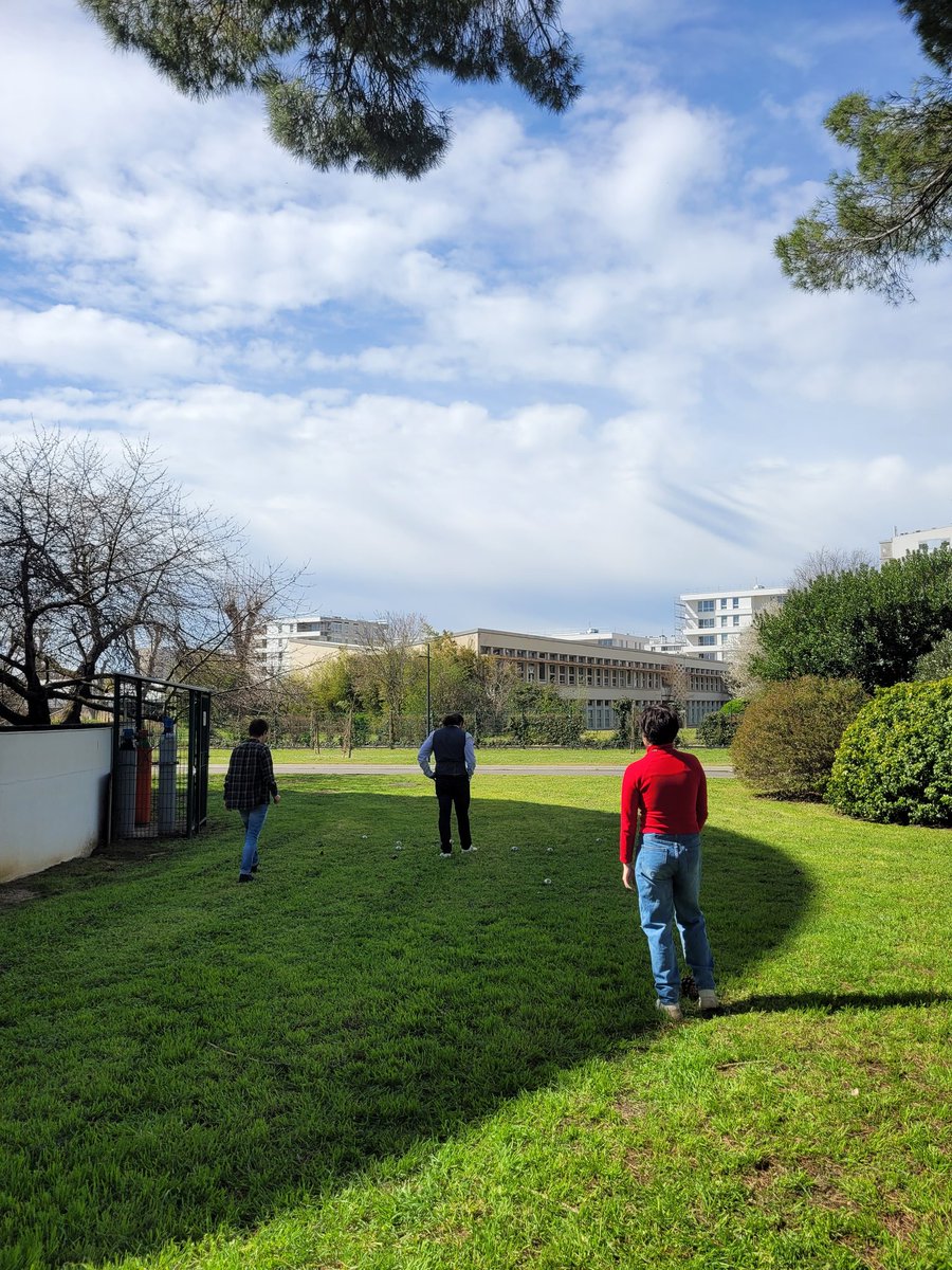 AfnanAlSaati's tweet image. Une partie de bowling par un temps ensoleillé 😌🌞
#pausemidi