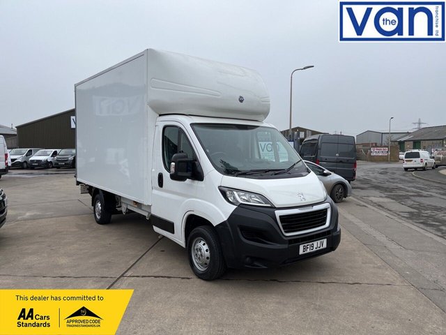 TheVanFranchise's tweet photo. Looking to buy a Van?  With over 60 vans in stock and access to 1000's more, we can help with all your requirements, from small vans to Lutons and tipper trucks. Call us on 01472 816635 or visit our website, https://t.co/Edn6YBGMNO, to find out more. https://t.co/3s63G96EhO