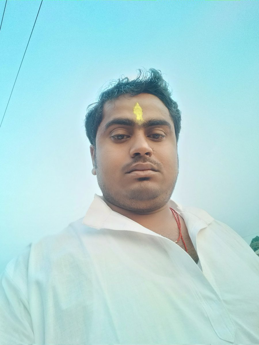 चल ज़िंदगी थोड़ा और आगे चल।