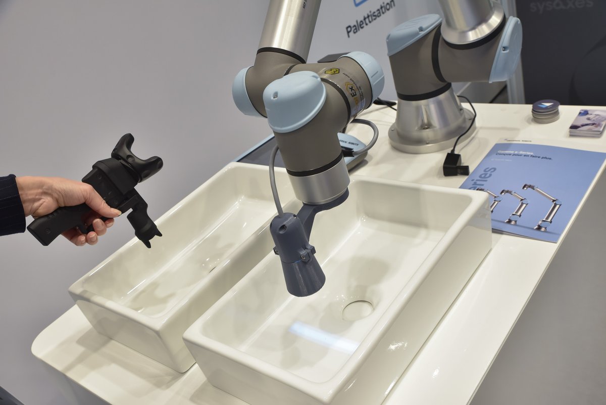 UR_France's tweet photo. [#BlogUniversalRobots] Revivez Global Industrie ... en #vidéos 👉 https://t.co/c3ptnwciR0

Près d'une quinzaine d’applications y étaient mises en scène, démontrant les multiples possibilités d’utilisation des #cobots UR dans différents secteurs industriels.

Retrouvez-les ici☝️ https://t.co/26TvG5caLT