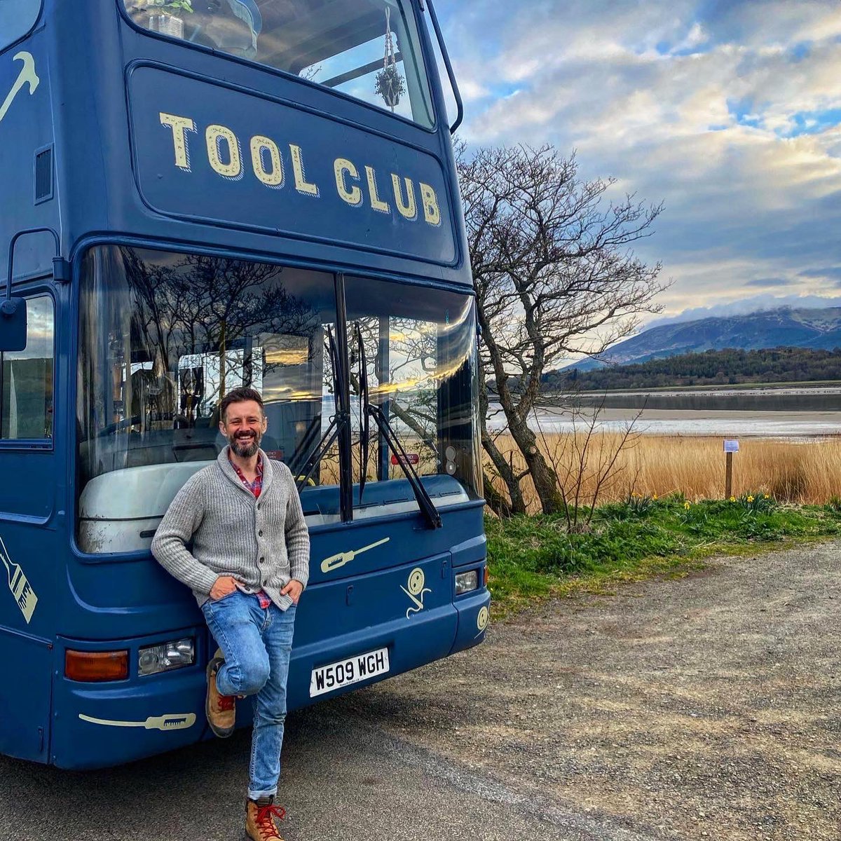 maxreestore's tweet photo. This week we are in Dumfries with the TOOL CLUB bus 🏴󠁧󠁢󠁳󠁣󠁴󠁿

#diy #upcycling #design #woodwork #diyhero #toolclub https://t.co/7o8glL47a7