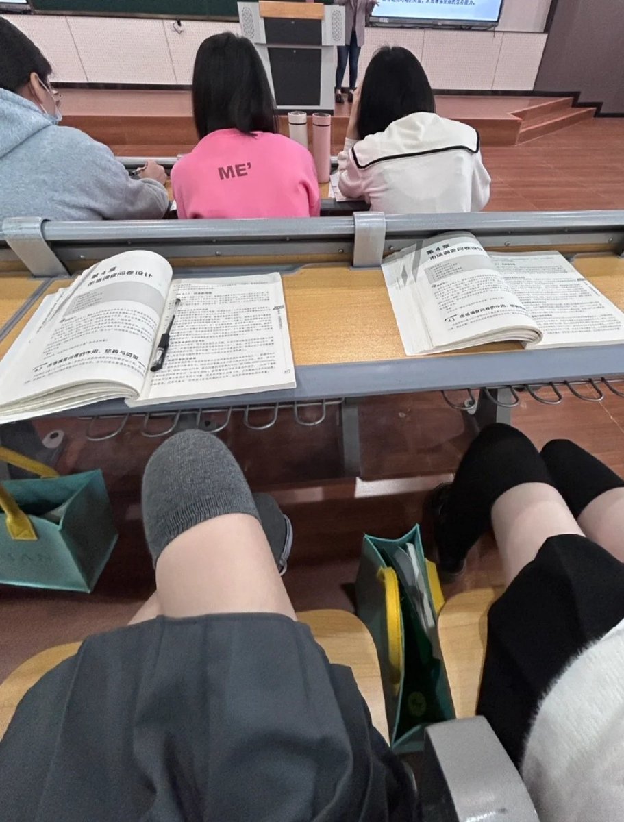 我们女生可以说天生就有m属性，但发现好像很多男生也有，你们是什么产生这样情愫的呢？是被戴过绿帽吗？