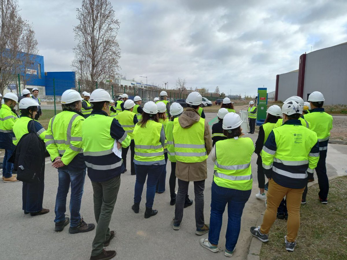 aiguesbcnclient's tweet photo. El projecte #LifeNimbus fa un pas més!

Avui inaugurem la planta de producció de biometà a partir de llots de depuradora.

Aquesta iniciativa, liderada per @Cetaqua, permet generar combustible sostenible per als autobusos urbans 🚍.

#PujaAlNimbus https://t.co/iDIfwk1FLb