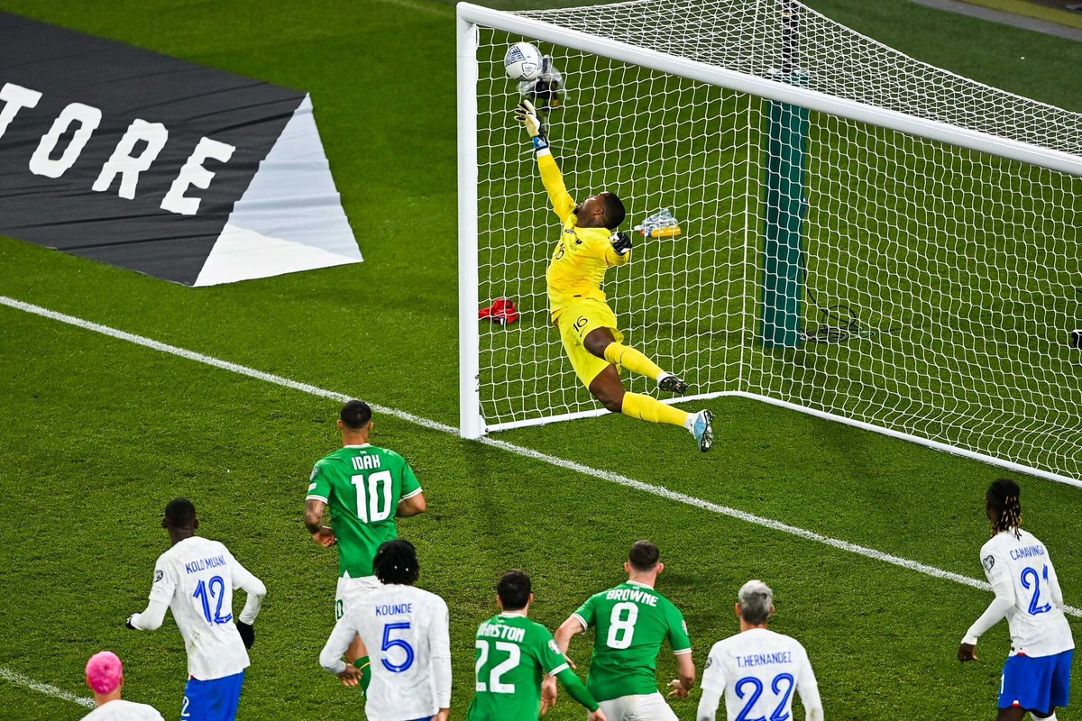 ActuFoot_'s tweet photo. Stephen Kenny, le sélectionneur de l’Irlande :

« On savait qu'on affrontait l'une des meilleures équipes du monde, qui n'a perdu qu'aux tirs au but en finale du Mondial. Notre défense a été très bonne, on n'a concédé quasiment aucune occasion à part le but qu'on prend, qui n'en est pas vraiment une. On a fait une très bonne fin de match. Et il y a cet arrêt à la fin qui est incroyable, exceptionnel... »