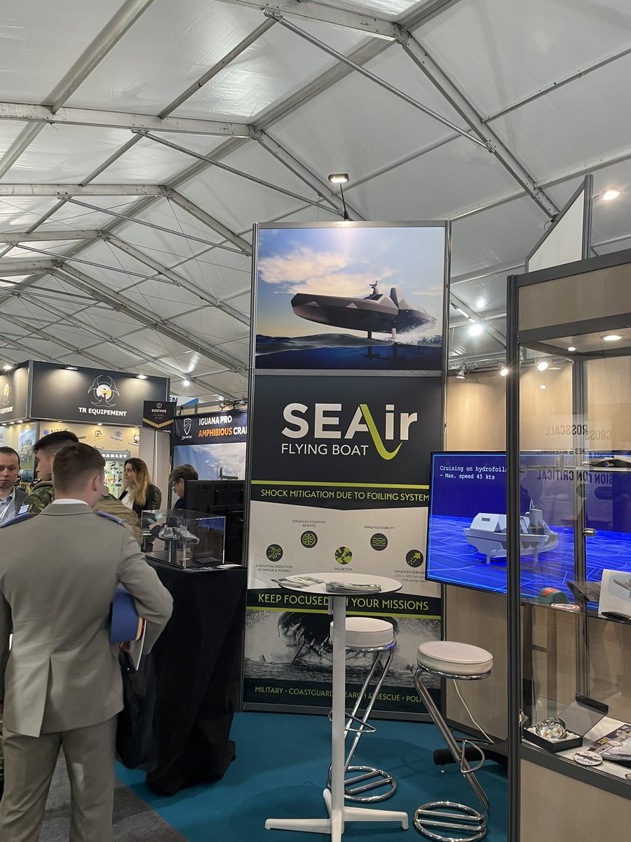 La vedette de pénétration rapide de 20m sur #hydrofoils rétractables et asservis est présentée au <a href="/SOFINS2/">Celestia - TIA</a> Plus vite/45kts, plus loin/800Nm, plus discret. Un fort intérêt pour les délégations militaires #SOF
#innovation #hydrofoil #flyingboat