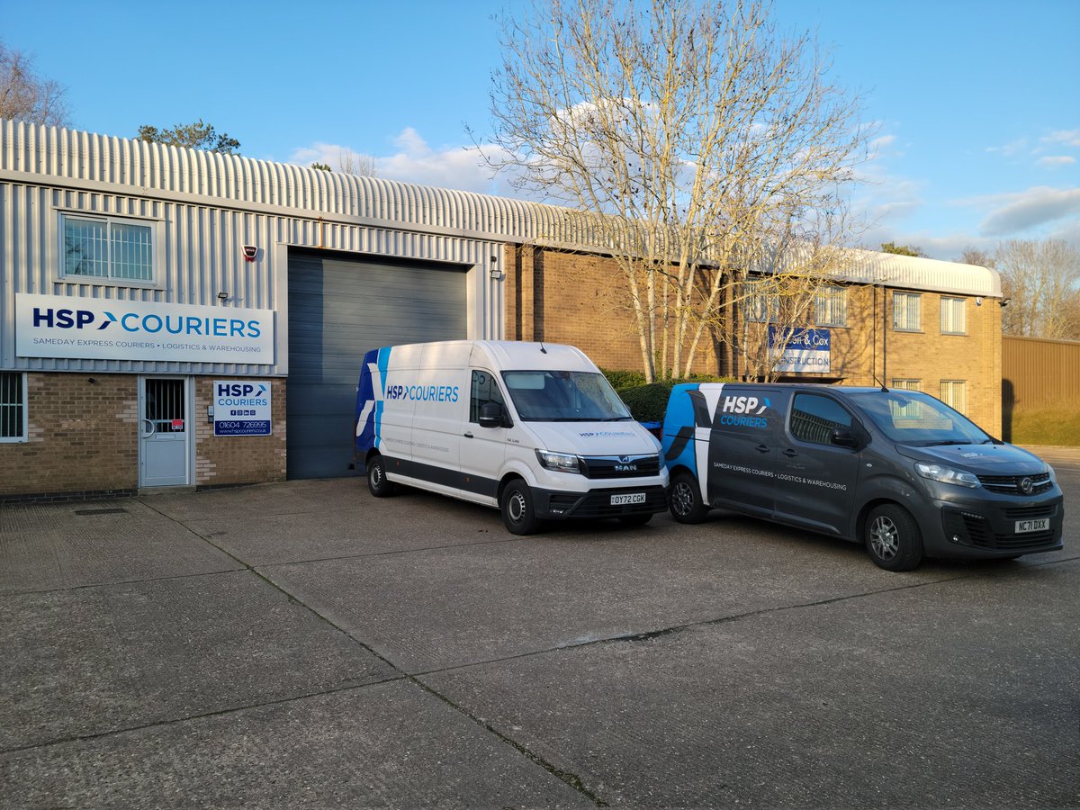 Quick last minute tranship onto one of our daily vans to Belfast.
We always try and accommodate loads to the Emerald Isle so if you need cargo delivered next day to NI get in touch.

#hsp #couriers #logistics #haulage #nationwide #pallet #parcel #aog #ireland