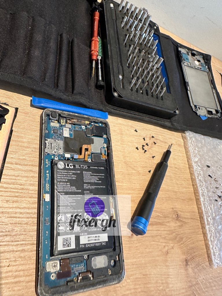 ifixergh's tweet photo. #googlepixel2xl screen replacement. #google #pixel #repairs #phonefixer #irepairs #android #accra #ghana #accraghana https://t.co/JvmaKyXI8R