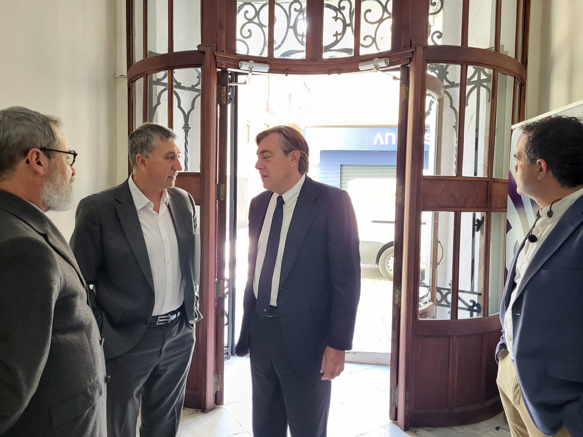 GVAinicotur's tweet photo. 🏆@rafacliment_ participa en el lliurament #PremisEmprenedors 2023 #EdicionesPlaza
🗣️El Pla #Llamp @GVAeconomia busca impulsar l'emprenedoria basada en la innovació social i tecnològica i en #ODS
💰2022
➡️1.146 iniciatives recolzades
➡️556 empreses 🔛
➡️2.400 persones ateses https://t.co/ItLiIN64xT