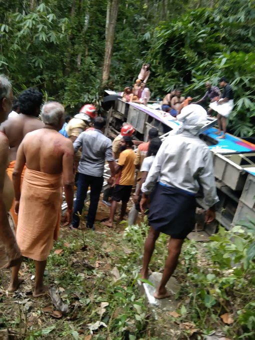Kerala: সবরিমালা থেকে ফেরার পথে ৬৮ তীর্থযাত্রী নিয়ে খাদে পড়ল বাস, উদ্বেগ  সাত শিশুকে নিয়ে - Kerala Bus with 68 Sabarimala pilgrims falls into gorge  in Pathanamthitta | TV9 Bangla