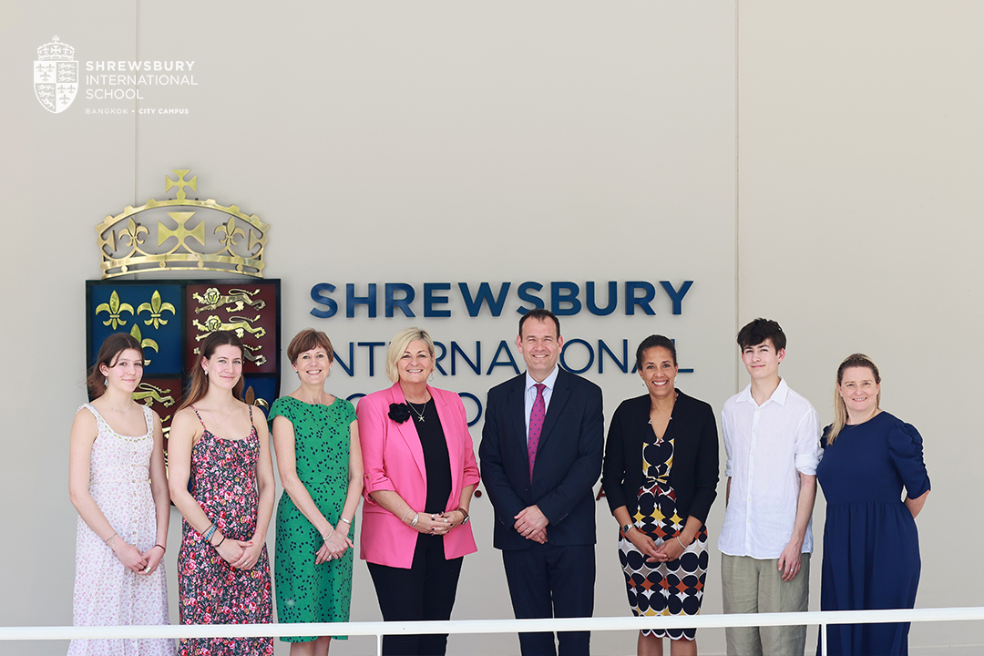SHBcitycampus's tweet photo. Our #FloreatAwards this term were honoured by the presence of @LeoWinkley Headmaster of @ShrewsburySch UK. Having the Headmaster of the institution that birthed this tradition join us held great significance for City Campus. #ShrewsburyForLife https://t.co/tvioUjnf5o