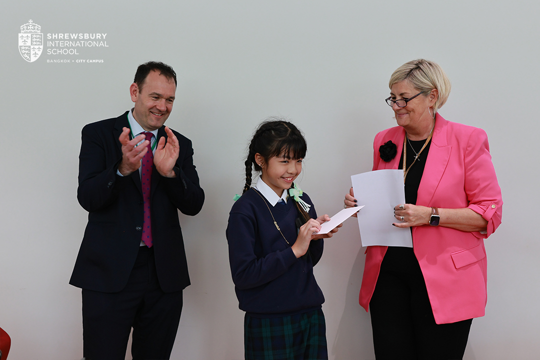SHBcitycampus's tweet photo. Our #FloreatAwards this term were honoured by the presence of @LeoWinkley Headmaster of @ShrewsburySch UK. Having the Headmaster of the institution that birthed this tradition join us held great significance for City Campus. #ShrewsburyForLife https://t.co/tvioUjnf5o