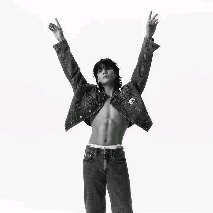 agustfIwr's tweet photo. DAMN THAT'S AN EIGHT PACK ABS https://t.co/UIOmH7JIxe