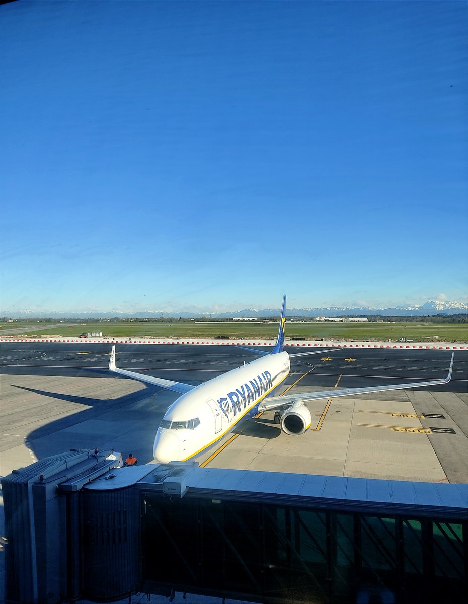 ✈In questa bella giornata di sole salutiamo il primo volo in partenza da #TriesteAirport destinazione #Barcellona
#voladatrieste con <a href="/ryanair/">Ryanair</a> e raggiungi questa magnifica città grazie ai 2 voli in partenza ogni settimana, il martedì e il sabato.
Ticket: ryanair.com
