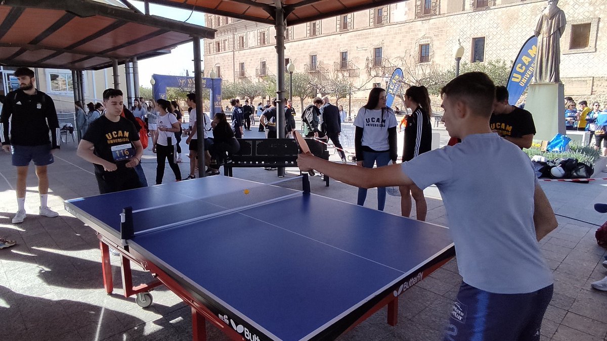 UCAM_CAFD's tweet photo. 📸 Comienzan las actividades deportivas en la plaza de las pérgolas 🏀🏐⚽💃 https://t.co/1rNoYyrwWk