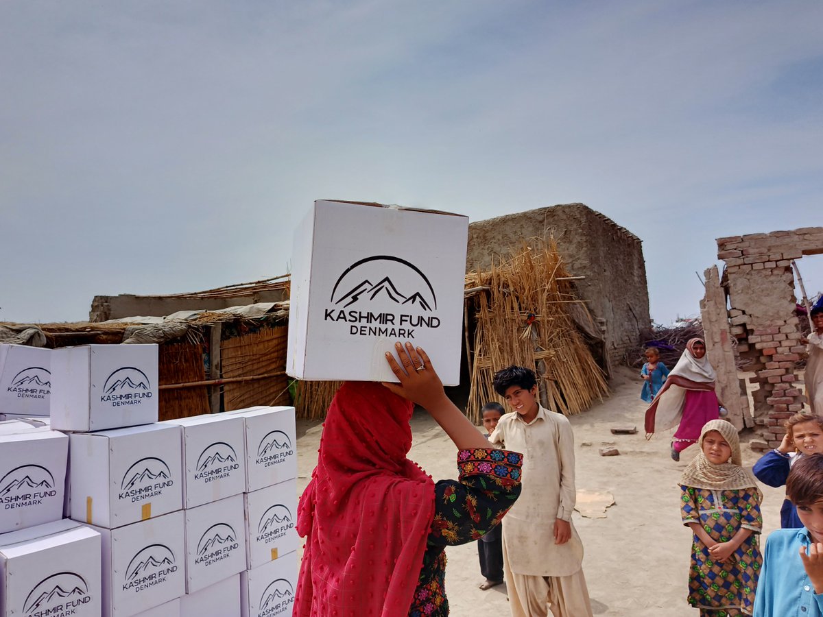 CSP_Pak's tweet image. Reaching out Flood affected families in Sindh and facilitated most affected households along with #Kashmir Fund DK, #CSP hosted a ration drive in Shikarpur.
This Ramadan, donate your Zakat and Sadqah for those who are waiting for it';
URL: csppk.org