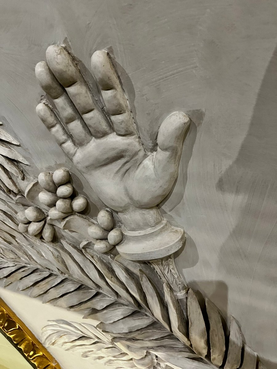 reggiadicaserta's tweet photo. #RestauriReali 🖌 Continuano i restauri alla sala di Marte! Oggi vogliamo mostrarvi i complessi interventi che hanno interessato gli apparati decorativi in stucco, tecnica usata per realizzare decorazioni ad alto e basso rilievo. https://t.co/TQD2ictq5A