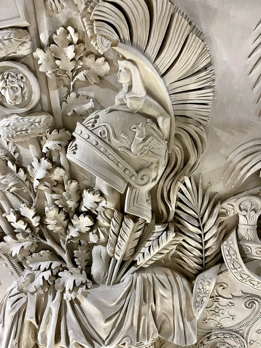 reggiadicaserta's tweet photo. #RestauriReali 🖌 Continuano i restauri alla sala di Marte! Oggi vogliamo mostrarvi i complessi interventi che hanno interessato gli apparati decorativi in stucco, tecnica usata per realizzare decorazioni ad alto e basso rilievo. https://t.co/TQD2ictq5A