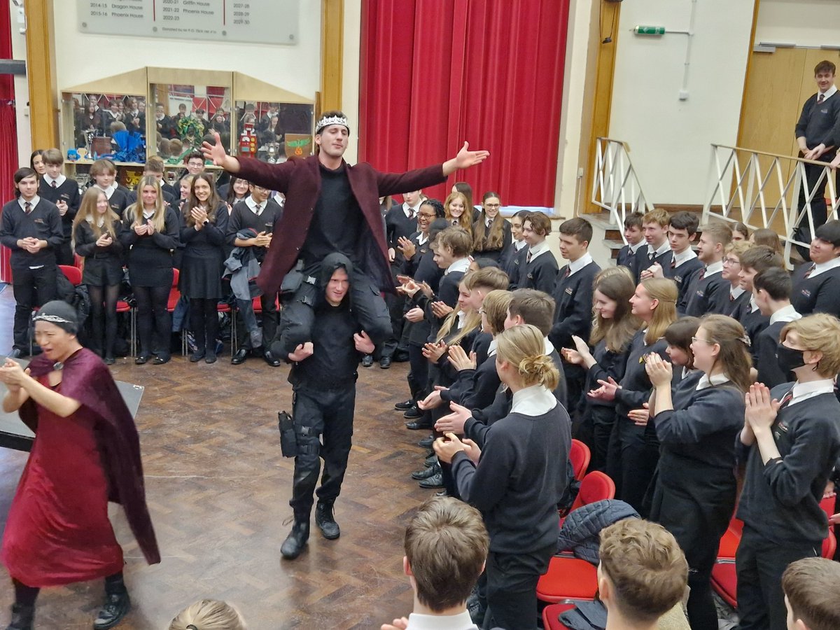 TrinityEngDept's tweet photo. Year 11 enjoying a lively revision performance of Macbeth by Box Clever this morning. https://t.co/WoV845ITmI