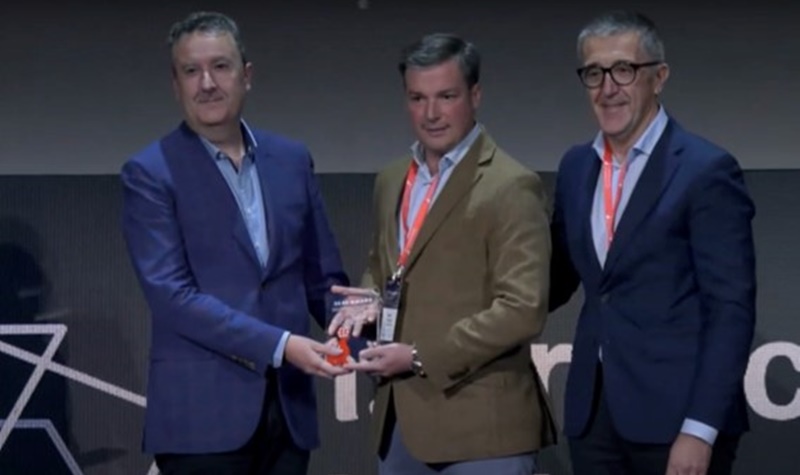 Flor_Cid's tweet photo. .@mpmsoftware y Imeureka ganan el #premio al mejor partnership en el #InsuranceWorldChallenges 2023 @CommuInsurance https://t.co/p0DYRWNxOL https://t.co/WFAxeES7Cw