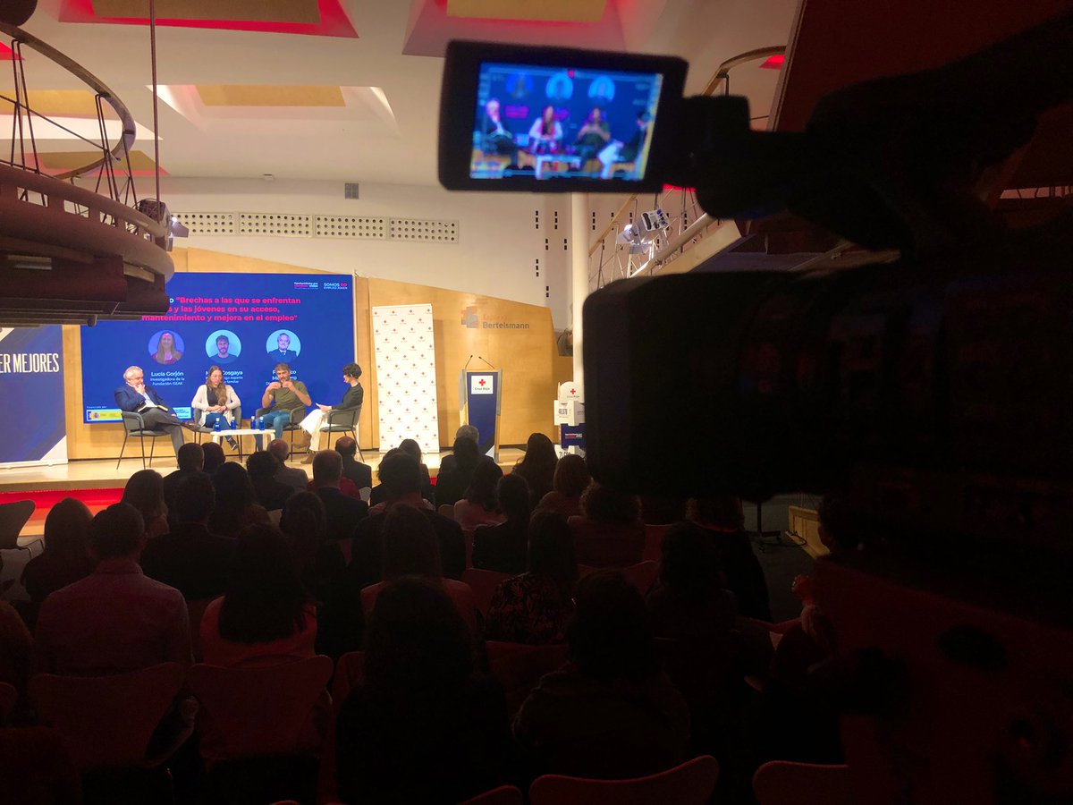 Enstream_Madrid's tweet photo. 🎥@Enstream_Madrid emitiendo en #streaming el evento de @CruzRojaEsp “Oportunidades que cambian vídeos”, en el @e_bertelsmann La realización se puede seguir en las RRSS de #CruzRoja YouTube y LinkedIn. https://t.co/mfG1Hs7AYv