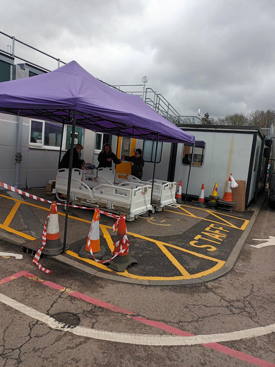 LINET_UK's tweet photo. Year end spend means beds beds and more beds! Thank you to everyone involved in last weeks installlation of 89 Eleganza 2 beds into @WestSuffolkNHS . Smiles all round 😁
#Installation #hospital #MedicalDevices https://t.co/rwXx9SuUHl