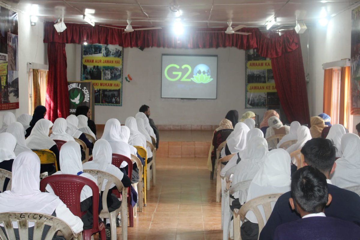 Nusaratkhan11's tweet photo. Zorawar Garrison organized Screening of Documentary on G-20 Summit for the students of Hamid Chara AGS, Chandigam

#IndianArmy 
#ProsperousKashmir 
#YouthofKashmir
#VandeMaTaram
#IAmKashmir
#SentinelsofLolab
#ProsperousKashmir https://t.co/YBvrDM9DAU