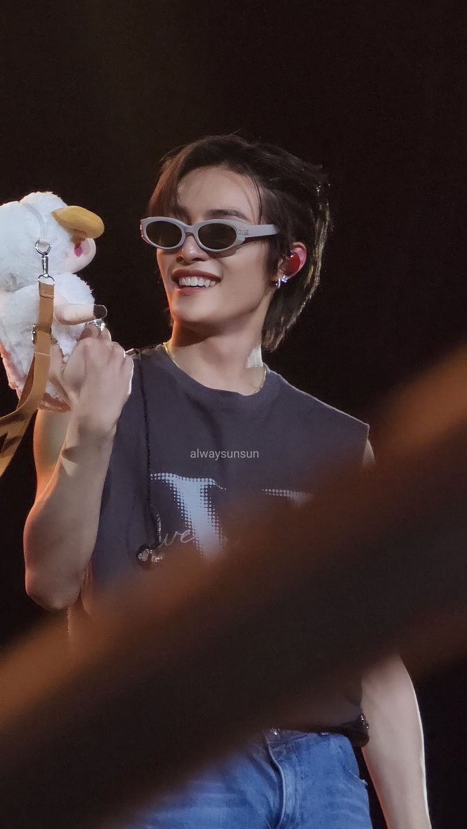 hourly yangyang tweet media