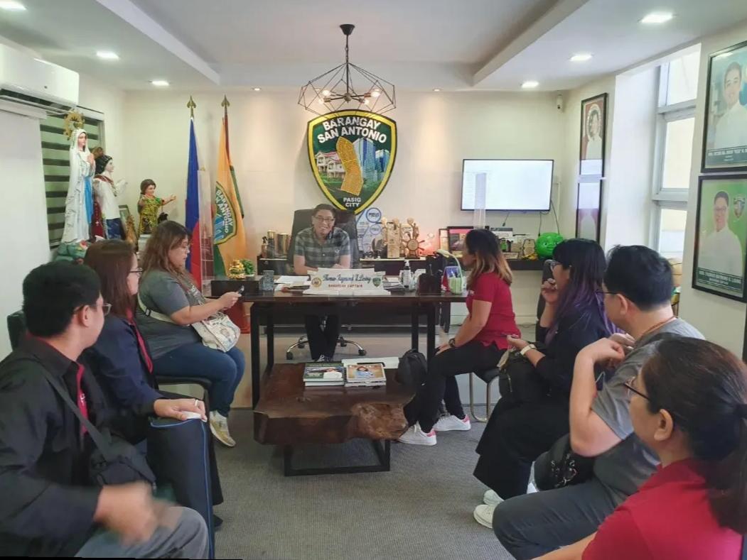 bsapasig's tweet photo. We welcome in @bsapasig representatives of Far East Broadcasting Company. β
Kap. Raymond Lising receives our constituents as they propose a partnership thru radio station 702 DZAS. π» Looking forward to spread good & inspire people. π
#BSAxFEBC #BSACollabs #TuloyAngSerbisyoBSA https://t.co/SmrB4JyRzt
