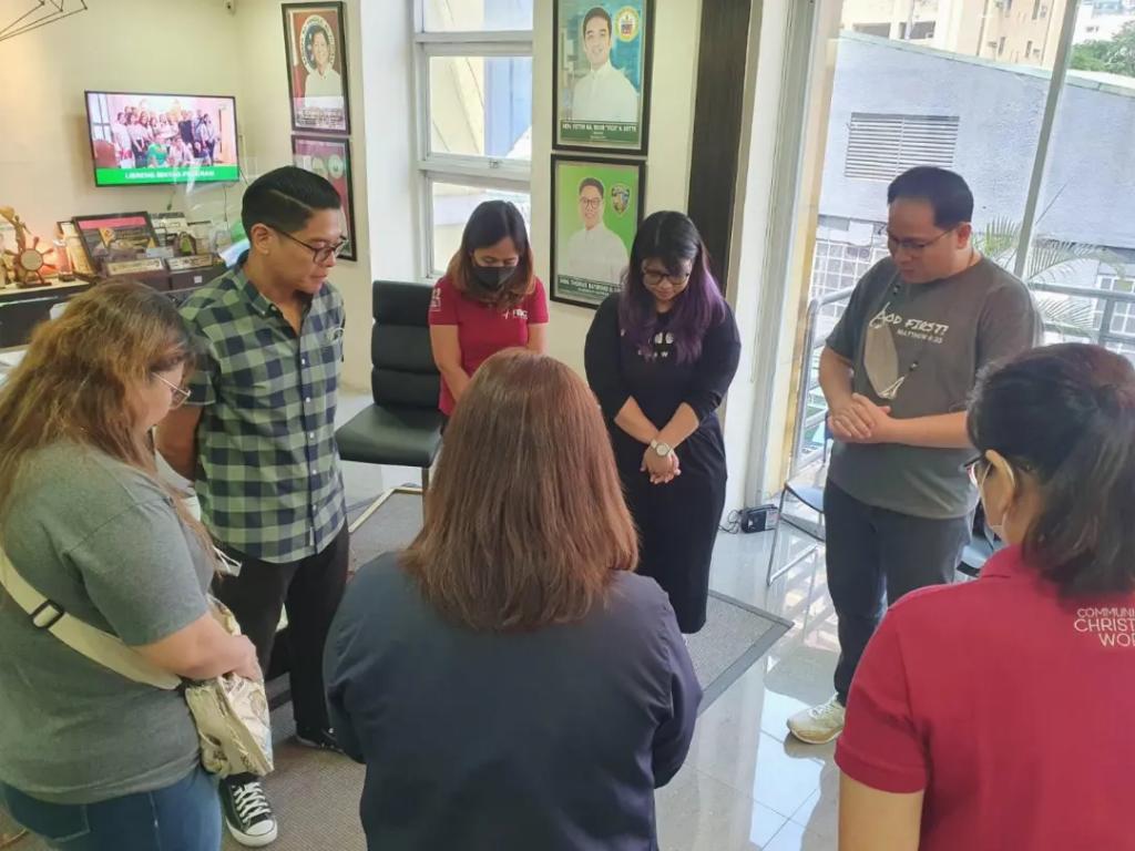 bsapasig's tweet photo. We welcome in @bsapasig representatives of Far East Broadcasting Company. β
Kap. Raymond Lising receives our constituents as they propose a partnership thru radio station 702 DZAS. π» Looking forward to spread good & inspire people. π
#BSAxFEBC #BSACollabs #TuloyAngSerbisyoBSA https://t.co/SmrB4JyRzt