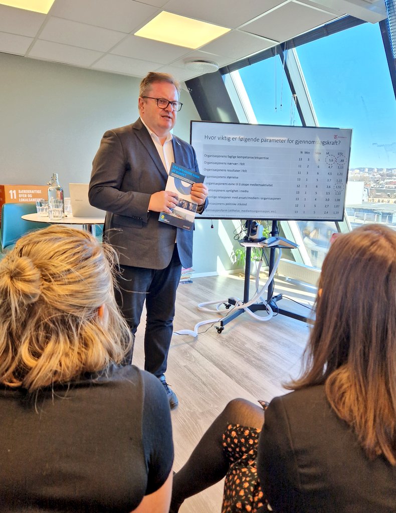 Professor <a href="/arnehk/">Arne H. Krumsvik</a> ved <a href="/hkristiania/">Kristiania</a> legger frem et av rapportens funn: organisasjonenes faglige kompetanse og ekspertise er noe av det viktigste for få gjennomslag. 

Da er det godt å vite at det finnes SÅ mye fagkompetanse i våre medlemsorganisasjoner! 💪 
forumfor.no/nyheter/2023/d…
