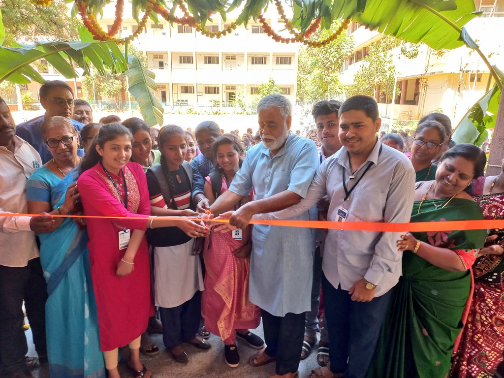 BCNagesh_bjp's tweet photo. ₹10.90 ಕೋಟಿ ವೆಚ್ಚದಲ್ಲಿ ನಿರ್ಮಿಸಿರುವ ತಿಪಟೂರಿನ ಸರ್ಕಾರಿ ಪ್ರಥಮ ದರ್ಜೆ ಕಾಲೇಜು ಕಟ್ಟಡವನ್ನು ಮಾ.24ರಂದು ಲೋಕಾರ್ಪಣೆಗೊಳಿಸಲಾಯಿತು.
ಕಾಲೇಜಿನಲ್ಲಿ 2,800ಕ್ಕೂ ಹೆಚ್ಚು ವಿದ್ಯಾರ್ಥಿಗಳು ವ್ಯಾಸಂಗ ಮಾಡುತ್ತಿದ್ದಾರೆ. ನೂತನ ಕಾಲೇಜು ಕಟ್ಟಡದಲ್ಲಿ 3 ಬ್ಲಾಕ್‌ಗಳಿವೆ. (1/2) @BSBommai @drashwathcn @BJP4Karnataka
#BJPYeBharavase https://t.co/35tJ7VZ8Nx