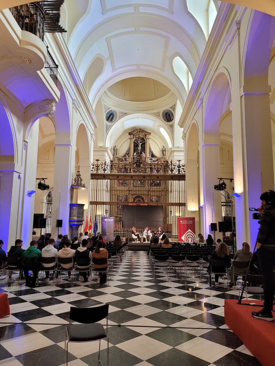 robertokoncilia's tweet photo. Hoy con Next Spain en Toledo en un inmejorable marco para hablar de #talentosenior 
#talentoyempleabilidad de la mano de 
@vocentoeventos y compartiendo reflexiones con Renzo Liaj de Reale
@masfamilia https://t.co/Bsu0Dp29qZ