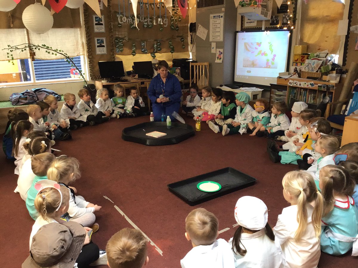 MrsECunningham's tweet photo. We did an experiment with milk and food colouring, to see what happens to the milk. Does it change colour? We added washing up liquid to what happens.#nationalscienceday2023 https://t.co/HgbCADulpv