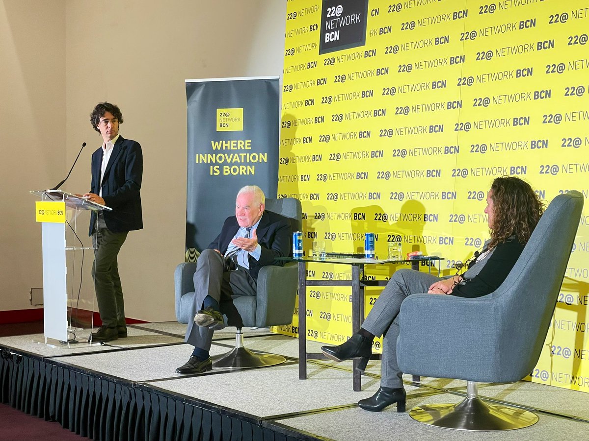 ERCbcn's tweet photo. 👉 @ernestmaragall
🗣️ "Hem de ser capaços de crear ciutat des del punt de vista urbanístic, però també hem d’alterar positivament el model productiu, i en això el 22@ és una peça essencial. Reforçar els camps de recerca i innovació és clau"
#22networkbcn https://t.co/BcasGRGLYG